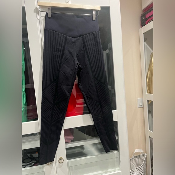 Oysho leggings/pants size small - Picture 2 of 3